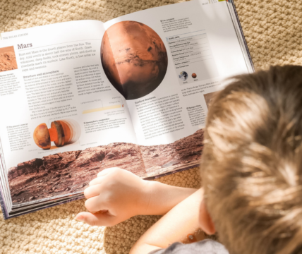 Lecture espace ©Pexels - Kindel Medla