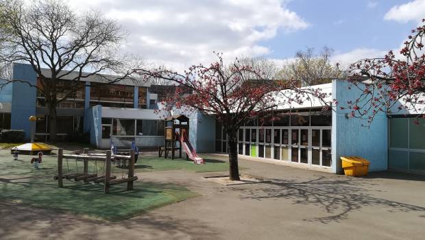 Ecole P. Neruda Panneaux Amis du Village